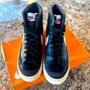 Nike Blazer Mid ‘77 Vintage Mens Size 9 Black & White Sail